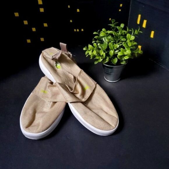 Puma Tan Canvas style slip ons - Picture 1 of 9